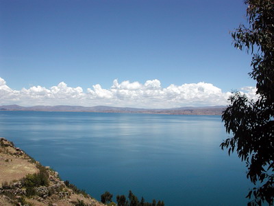 Bolivie, le lac Titicaca , superbe étendue bleue juchée à 3800m d'altitude