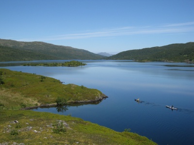 Le lac de lîle de Rigvassøya