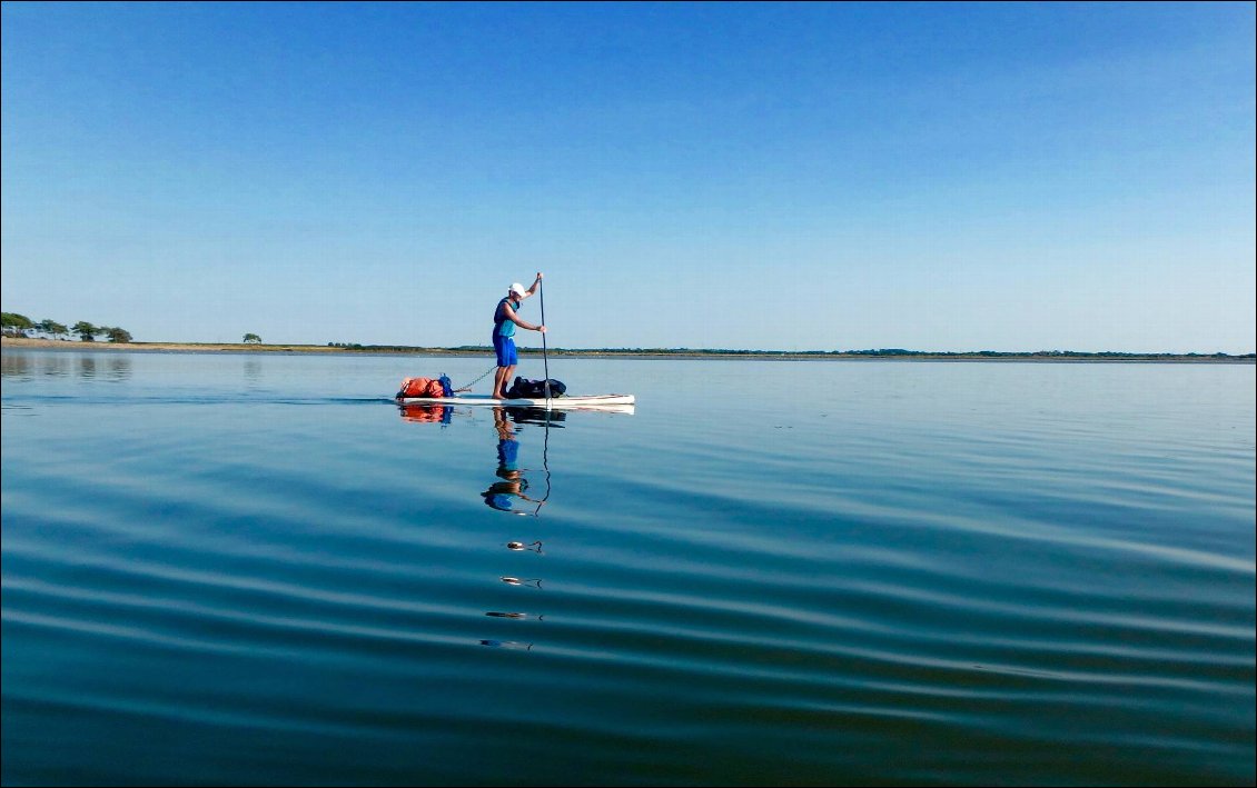 Descente de la Loire en Stand up paddle
Derniers coups de rame dans l’estuaire de Saint-Nazaire après 780 km de navigation.
Photo : Pierre Lesueur