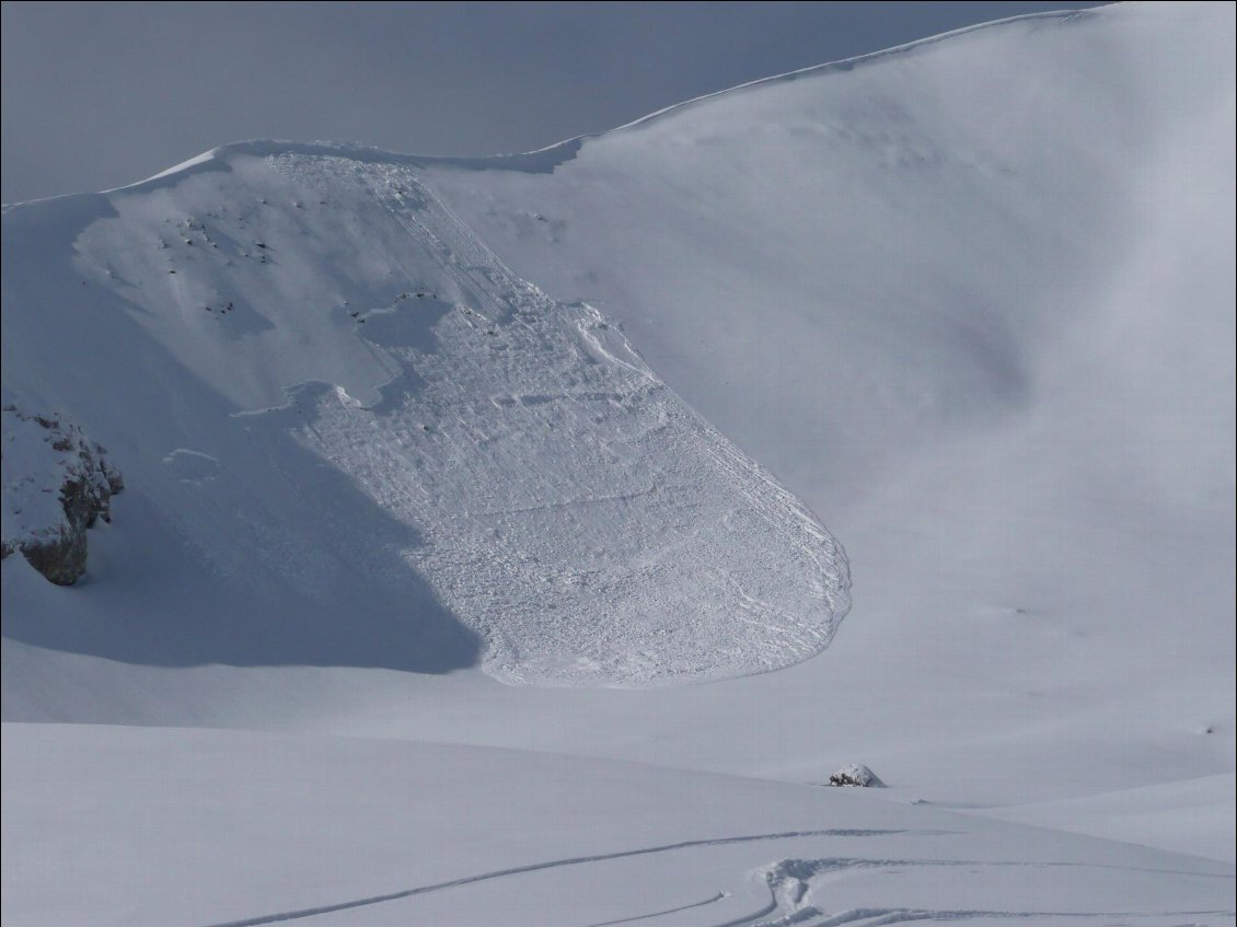 Décrypter les avalanches, par Guillaume Blanc
Une plaque à Soleil Boeuf (Champsaur, Hautes-Alpes). Photo : Carnets d'Aventures.