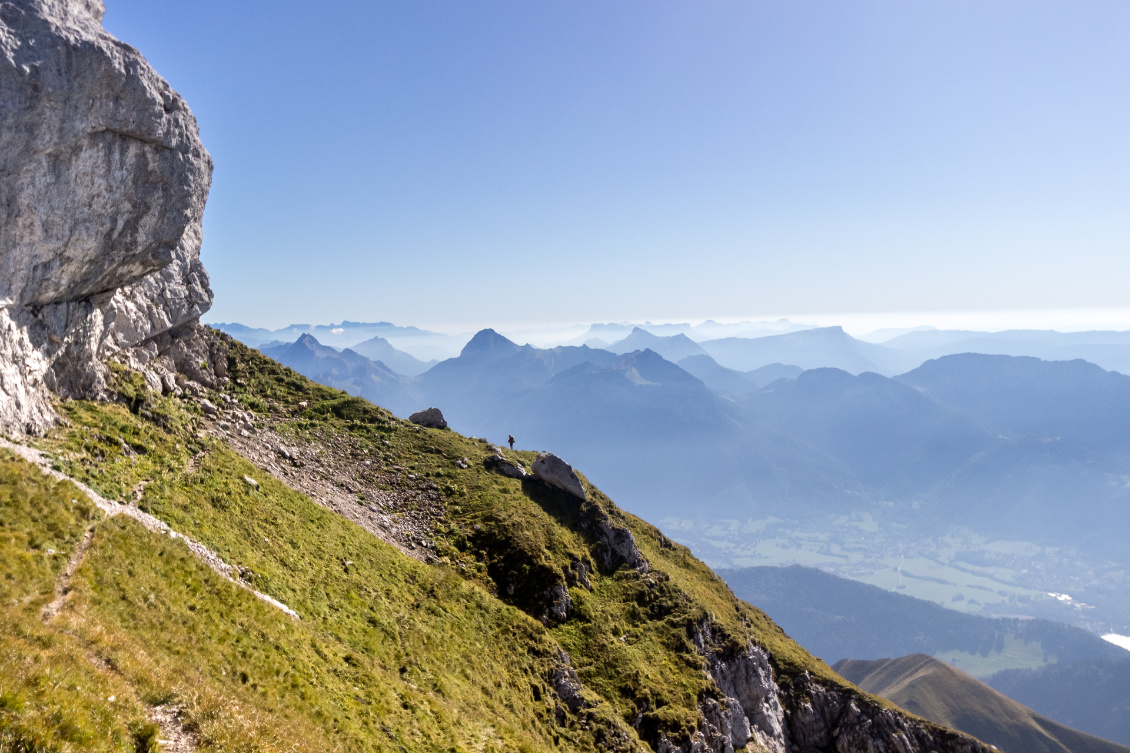 Tournant. La Tournette (2351 m) marque mon entrée dans les Alpes et m'offre une vue somptueuse.